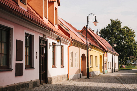 捷克共和国 Blatna 镇的一条美丽的街道