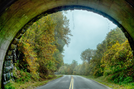 在北卡罗莱纳州和 blue ridge 大道隧道