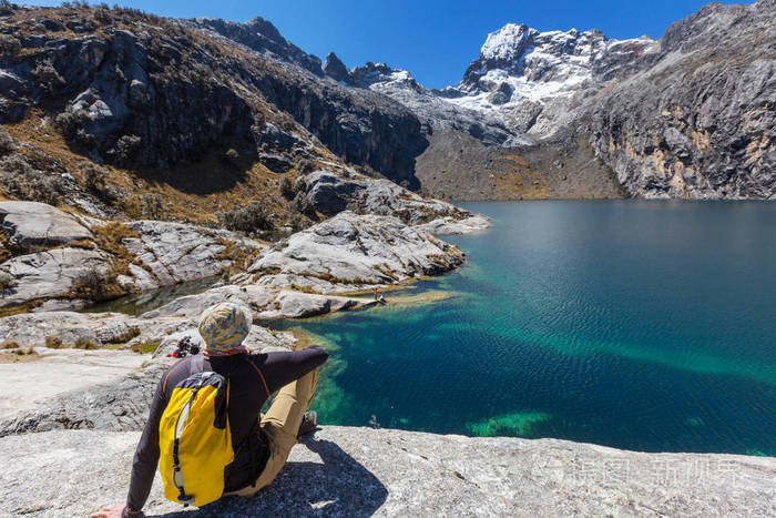 徒步旅行在科迪勒拉山系,秘鲁的场景