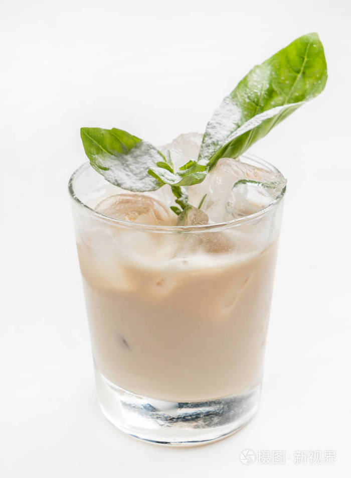 白色鸡尾酒特写