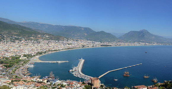阿拉尼亚港从阿拉尼亚半岛的视图。土耳其海滨