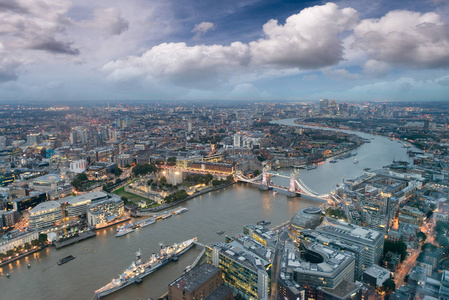 伦敦塔桥鸟瞰图和天际夜景, 伦敦