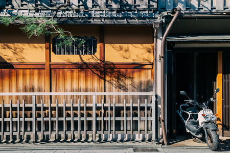 京都小园街道日本老传统木房子