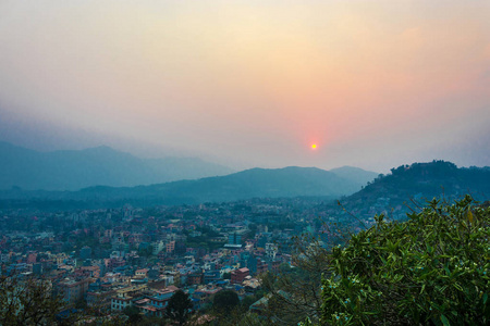美丽的日落在2018年3月25日在尼泊尔加德满都