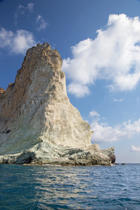 圣托里尼白色岩石塔从该岛南部