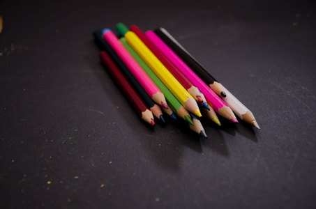 铅笔的颜色写