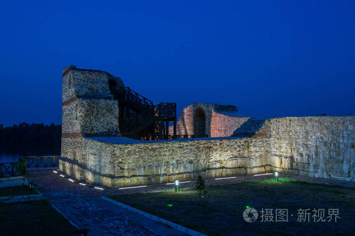 罗马军事城堡dimum在晚上保加利亚