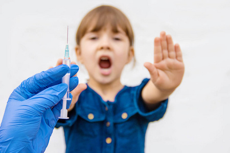 儿童接种疫苗。注射。选择性聚焦