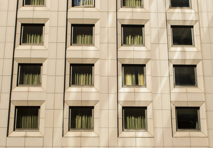 办公大楼的窗户照片