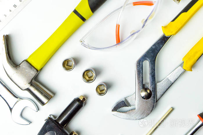 白色背景的建筑工具, 如扳手, 锤子