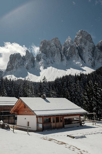 在白云岩的房子。意大利北部滑雪胜地度假。白云岩之旅