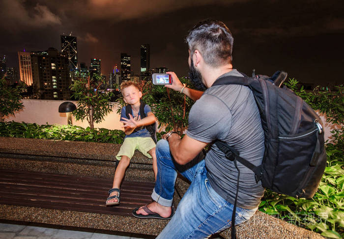 大城市的背包客.父子快乐兴奋 toge