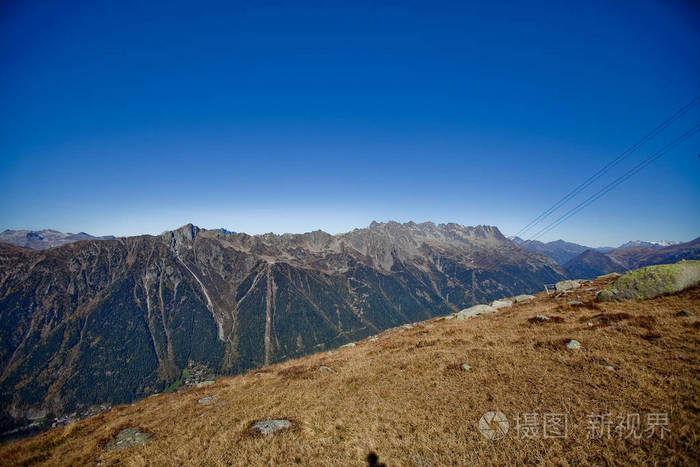 Snowly 山在瑞士人附近日内瓦, 蓝天, Eurone 自然, 石头并且新鲜的空气
