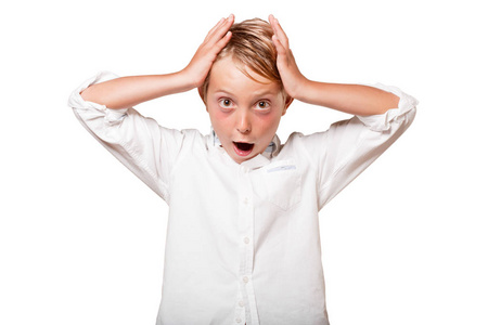 震惊的男孩图片