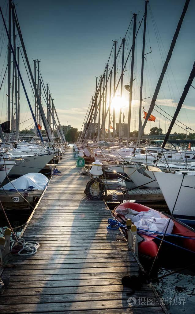 查看停泊在码头的船只多伦多加拿大