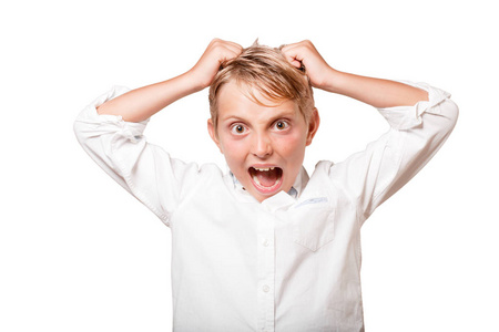 年轻的金发男孩在疯狂的姿势在白色背景疯狂的小男孩和女孩庆祝特殊