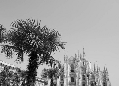 大教堂 意思大教堂 在米兰, 黑白相间