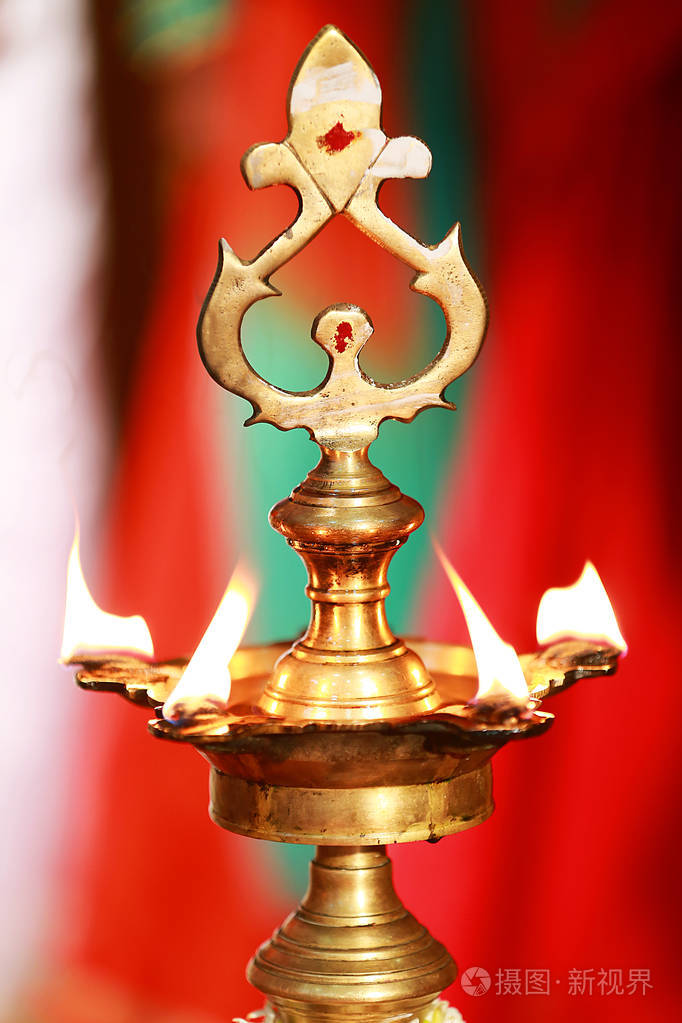 印度婚礼上的油灯