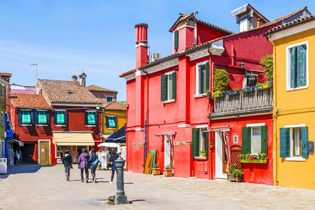 威尼斯布拉诺岛上五颜六色的房子