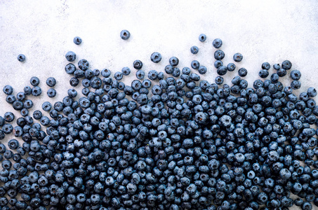 蓝莓浆果的质地接近。边框设计。新鲜蓝莓背景与复制空间为您的文本。素食主义的概念。夏季健康食品