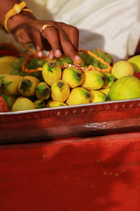 印度婚礼仪式, 椰子, 香蕉和花