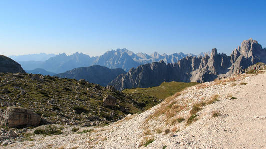 Lavaredo 三峰附近的白云岩全景图