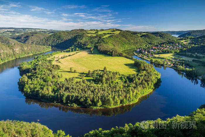 伏尔塔瓦河河马蹄形河曲从 solenice 角度来看,捷克共和国的观点