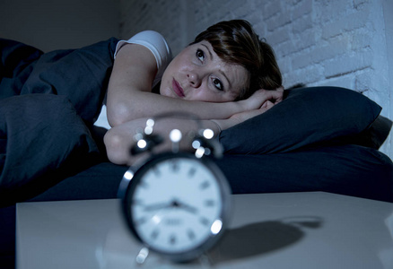 女人失眠图片