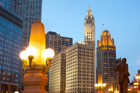 芝加哥黄昏的市中心天际线, 伊利诺伊州, 美国