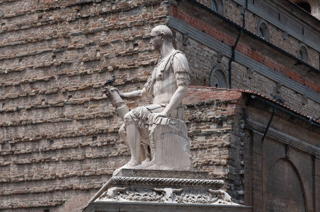 阿帕皮尔神经, 佛罗伦萨, 意大利的纪念碑