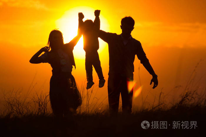 3的家庭剪影, 谁牵手