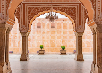 斋浦尔城市宫殿, 拉贾斯坦邦, 印度。一个科教文组织世界遗产知道作为美丽的粉红色颜色建筑元素。印度著名的旅游胜地
