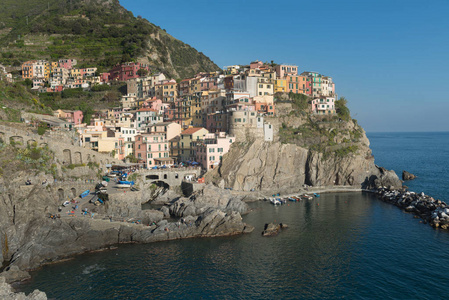 意大利的五渔村海岸 Manarola 村。Manarola 是一个美丽的小镇在 La 帕斯亚省, 意大利北部和五五渔村旅游景点