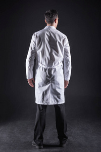 令人愉快的自信的人穿着 labcoat