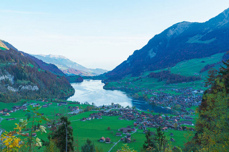 瑞士 Obwalden 湖 Lungern 或 Lungerersee 河谷