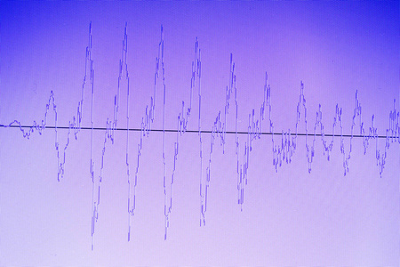 音频声波工作室编辑计算机程序屏幕上显示的声音录音的配音