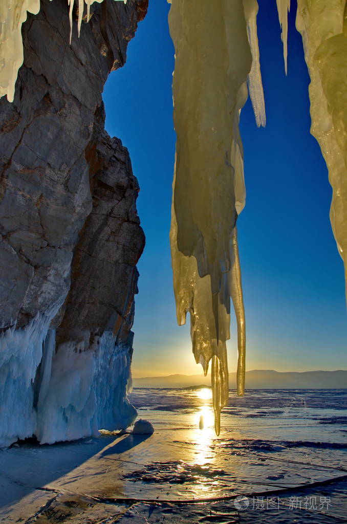 俄罗斯东西伯利亚贝加尔湖奇特的冰流