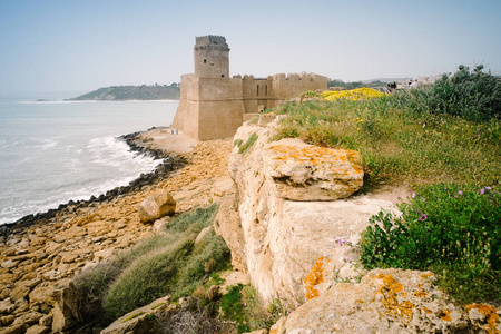 阿拉贡堡垒在 Le Castella。Le Castella 是 Isola 迪卡波里祖在克罗托内省的一小部分, 位于意大利卡拉