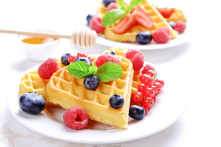 比利时华夫饼用莓果图片-比利时华夫饼用莓果素材-比