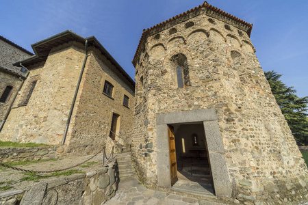 Agliate 布里安扎 Monza，意大利伦巴第大区 中世纪教会的圣徒彼得和保罗，外部的建于 11 世纪 洗礼