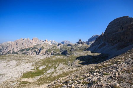 Lavaredo 三峰附近的白云岩全景图