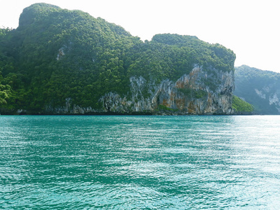 泰国的蓝海与海岛和天空