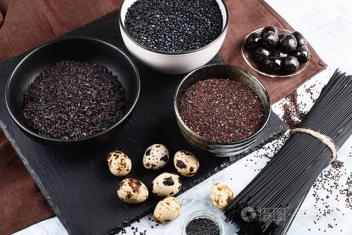 黑食物.深色烹饪背景