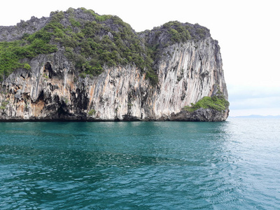 泰国的蓝海与海岛和天空