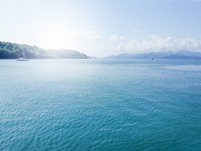 泰国的蓝海与海岛和天空