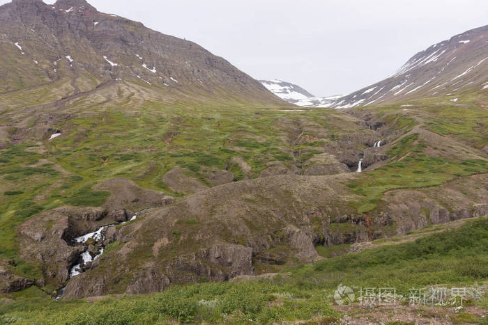 冰岛山风景。春天美丽的风景