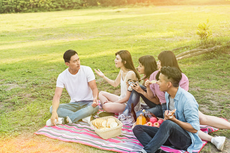 去春游剪贴画图片