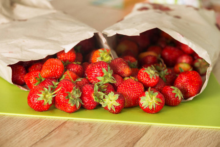 新鲜草莓水果季