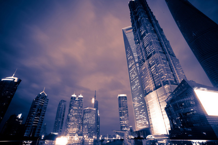 上海浦东新区的城市夜景图片