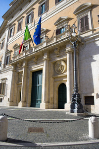 蒙地奇拖利欧宫宫殿的主要入口在意大利议会的罗马地方